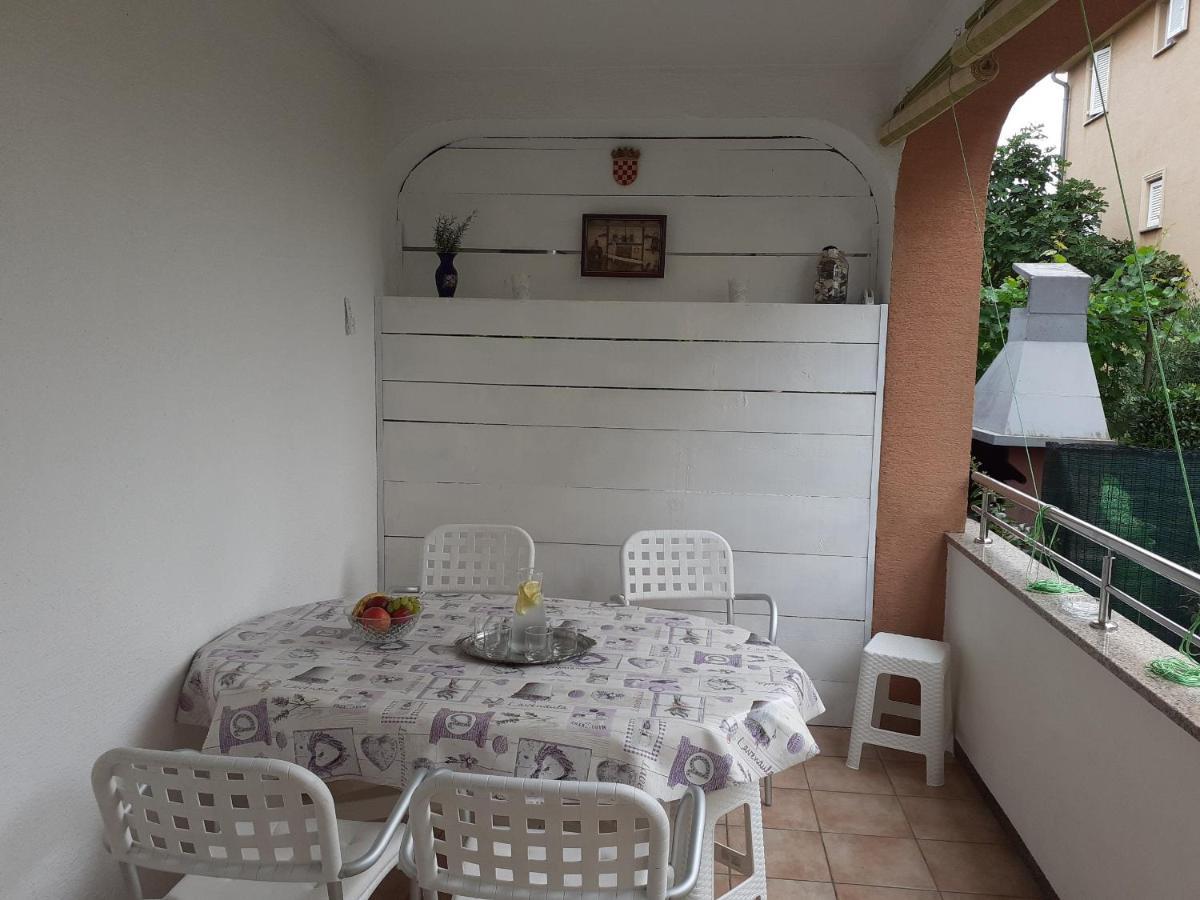 Apartment Conty On The Ground Floor مالينسكا المظهر الخارجي الصورة