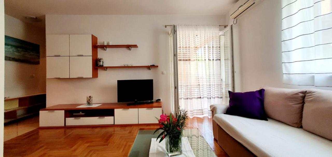 Apartment Conty On The Ground Floor مالينسكا المظهر الخارجي الصورة