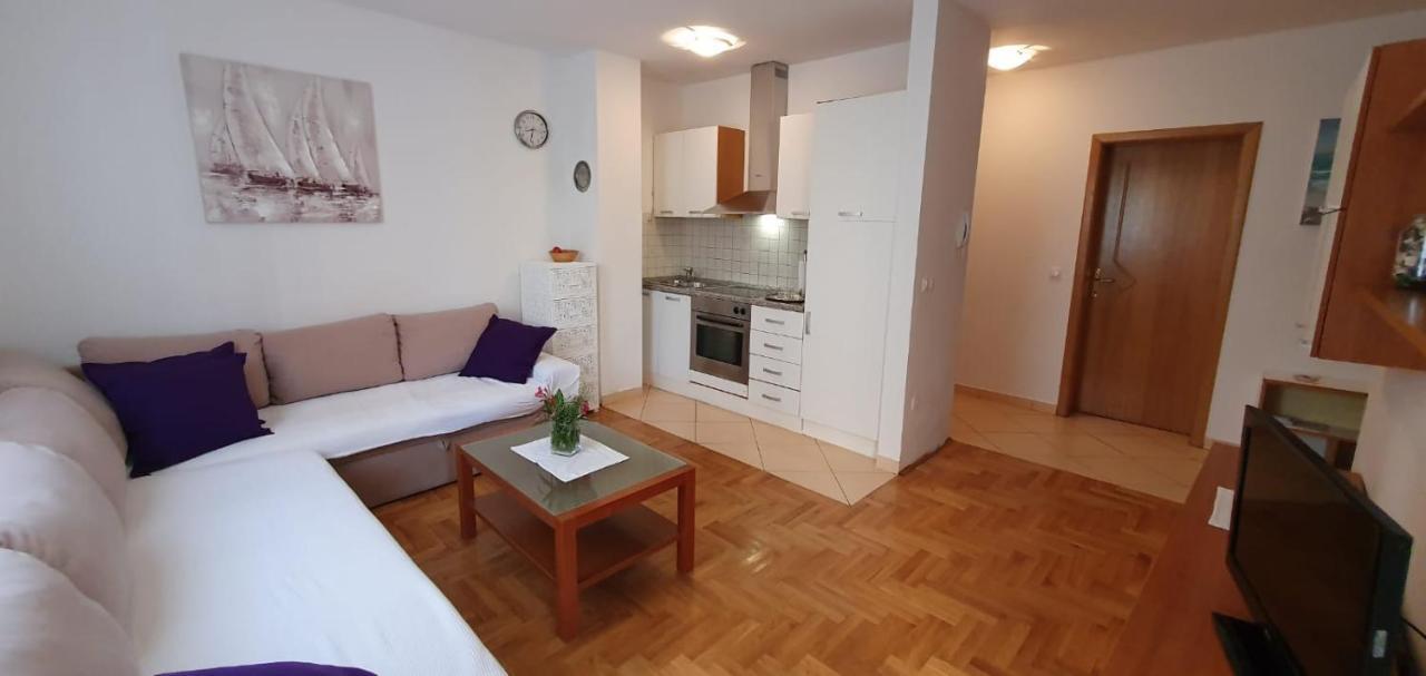 Apartment Conty On The Ground Floor مالينسكا المظهر الخارجي الصورة