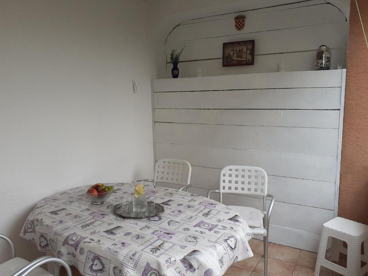 Apartment Conty On The Ground Floor مالينسكا المظهر الخارجي الصورة